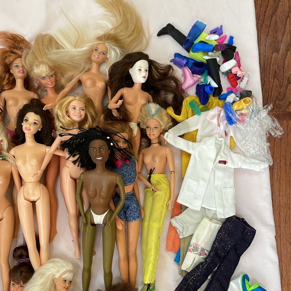 Barbie & Ken, family & friends dolls, clothes, no shoes. 1990s. Possible gems💎 - Picture 4 of 6
